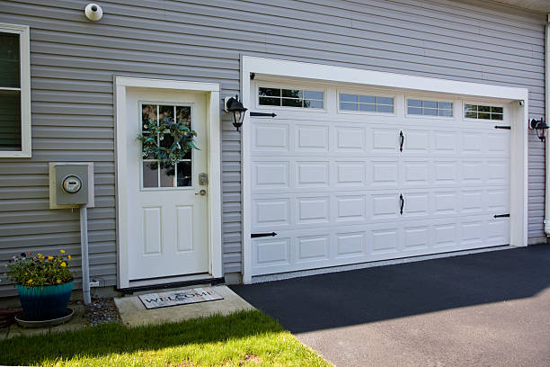 24/7 Emergency Garage Door Panel Replacement experts in McEwen, TN
